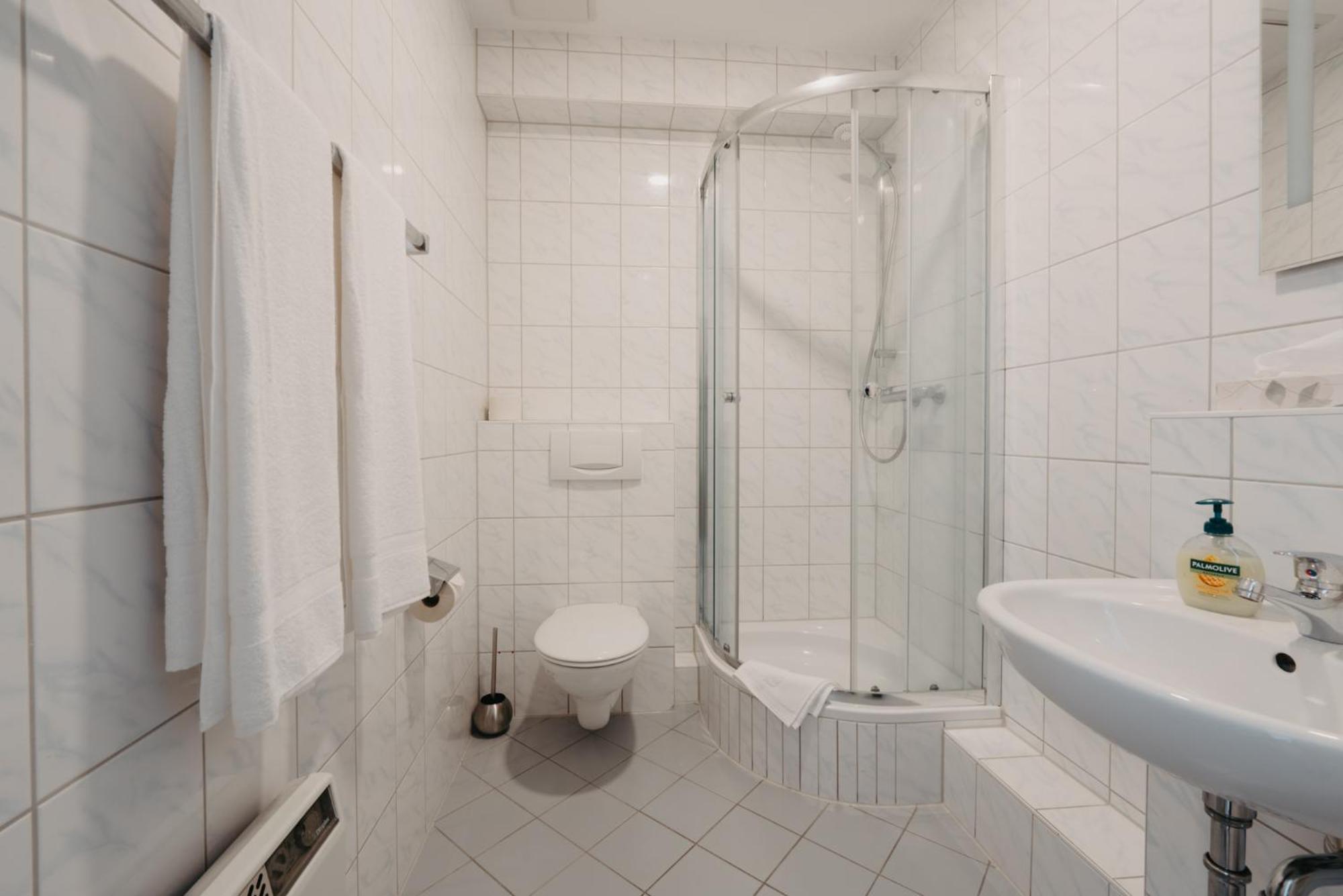 Hotel-Gasthof Zur Krone Waldaschaff Kültér fotó